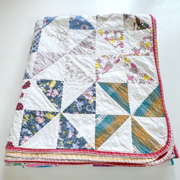 Vintage 1970s quilt, hand stitched, pinwheel pattern, twin to full size - Picture 9 of 11